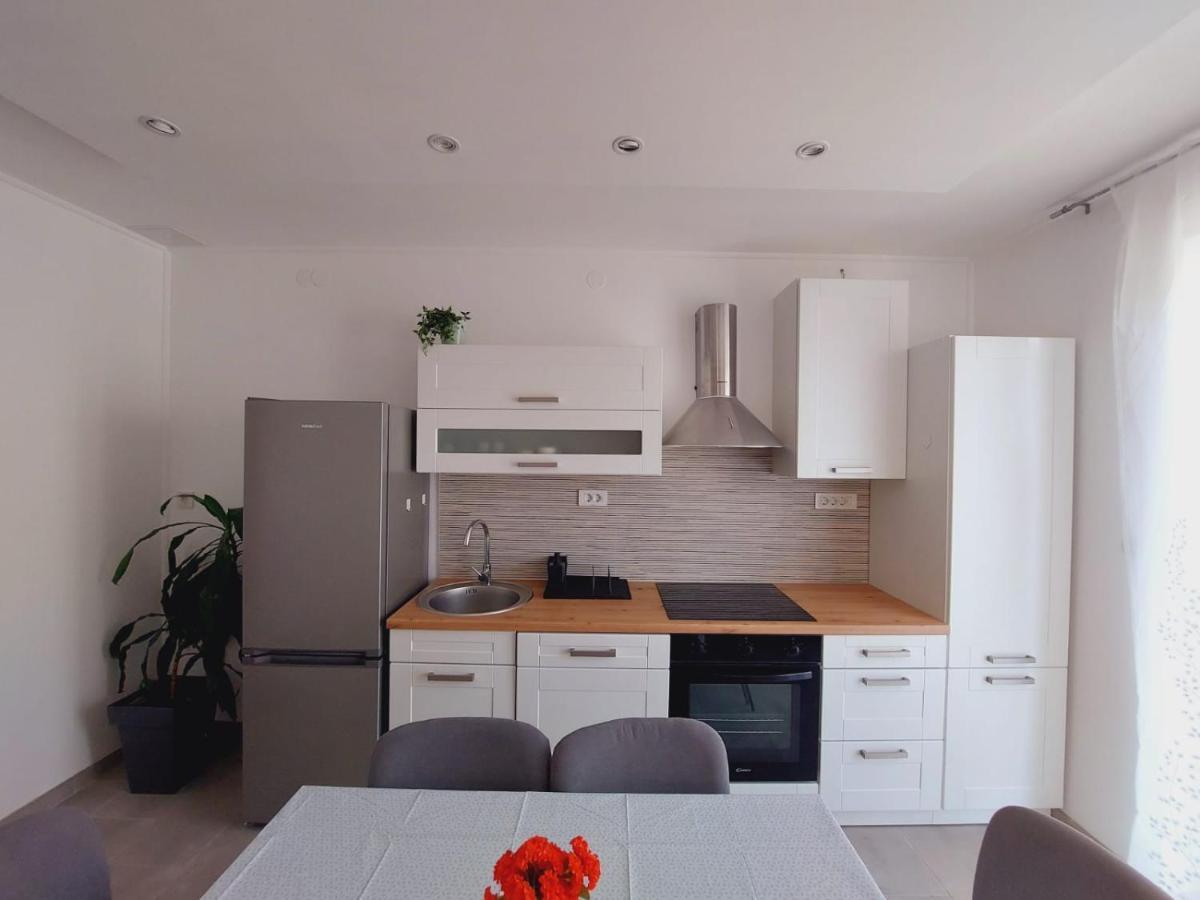 Apartments Mario Primosten Exterior photo