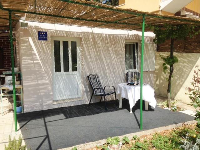 Apartments Mario Primosten Exterior photo
